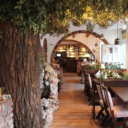 Hotel Restaurant Adria Kroatien Bad Ems Exteriör bild