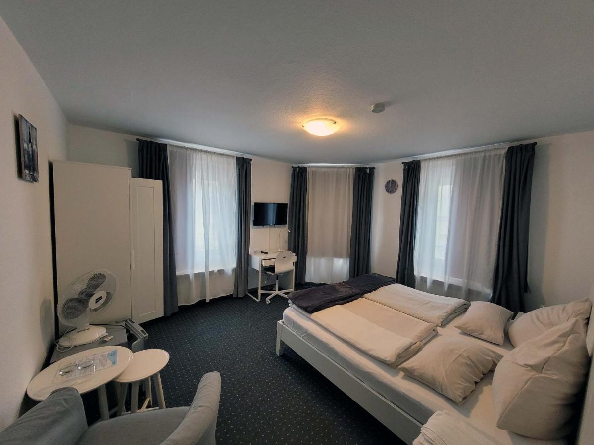 Hotel Restaurant Adria Kroatien Bad Ems Exteriör bild