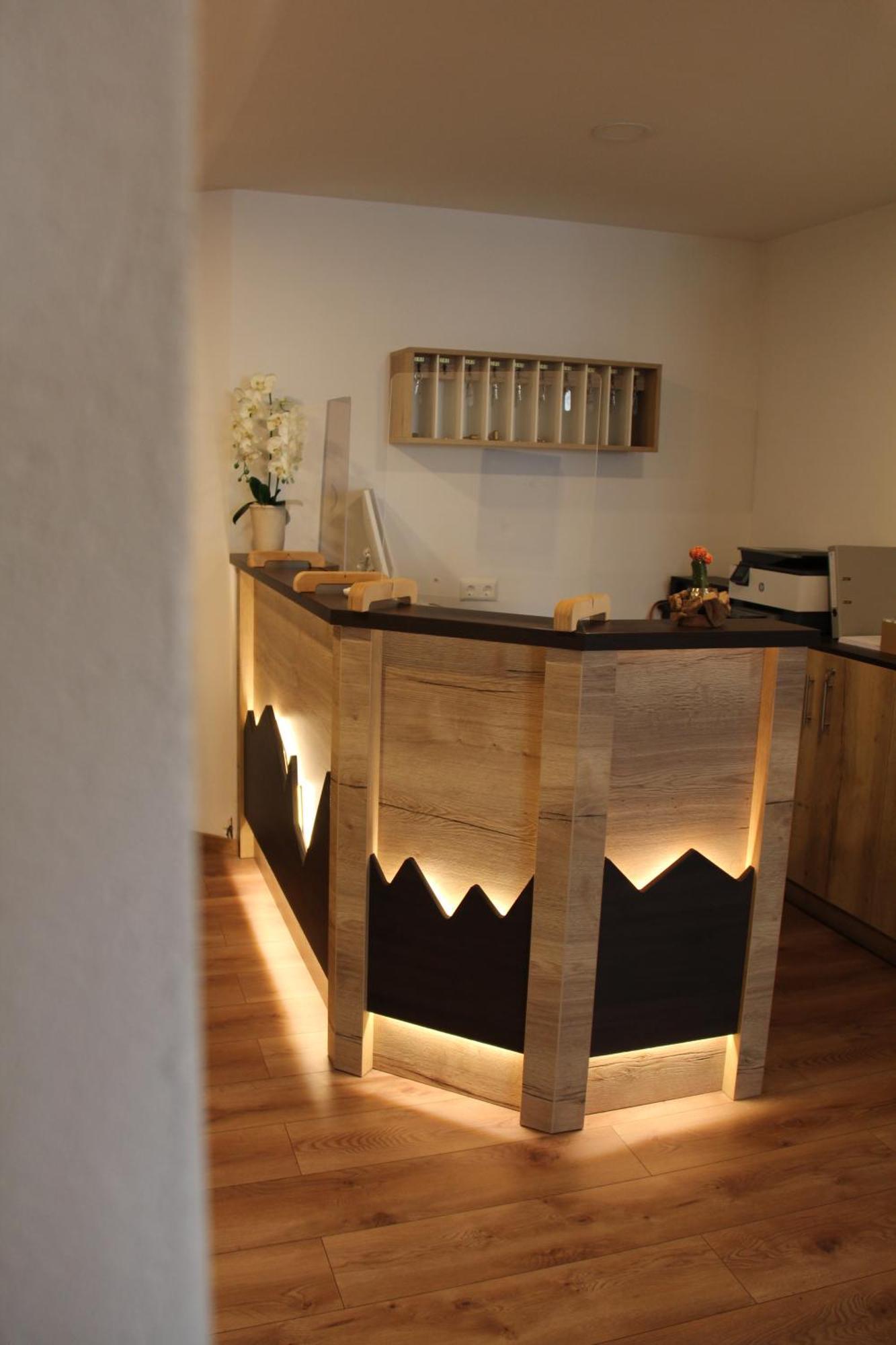 Hotel Restaurant Adria Kroatien Bad Ems Exteriör bild