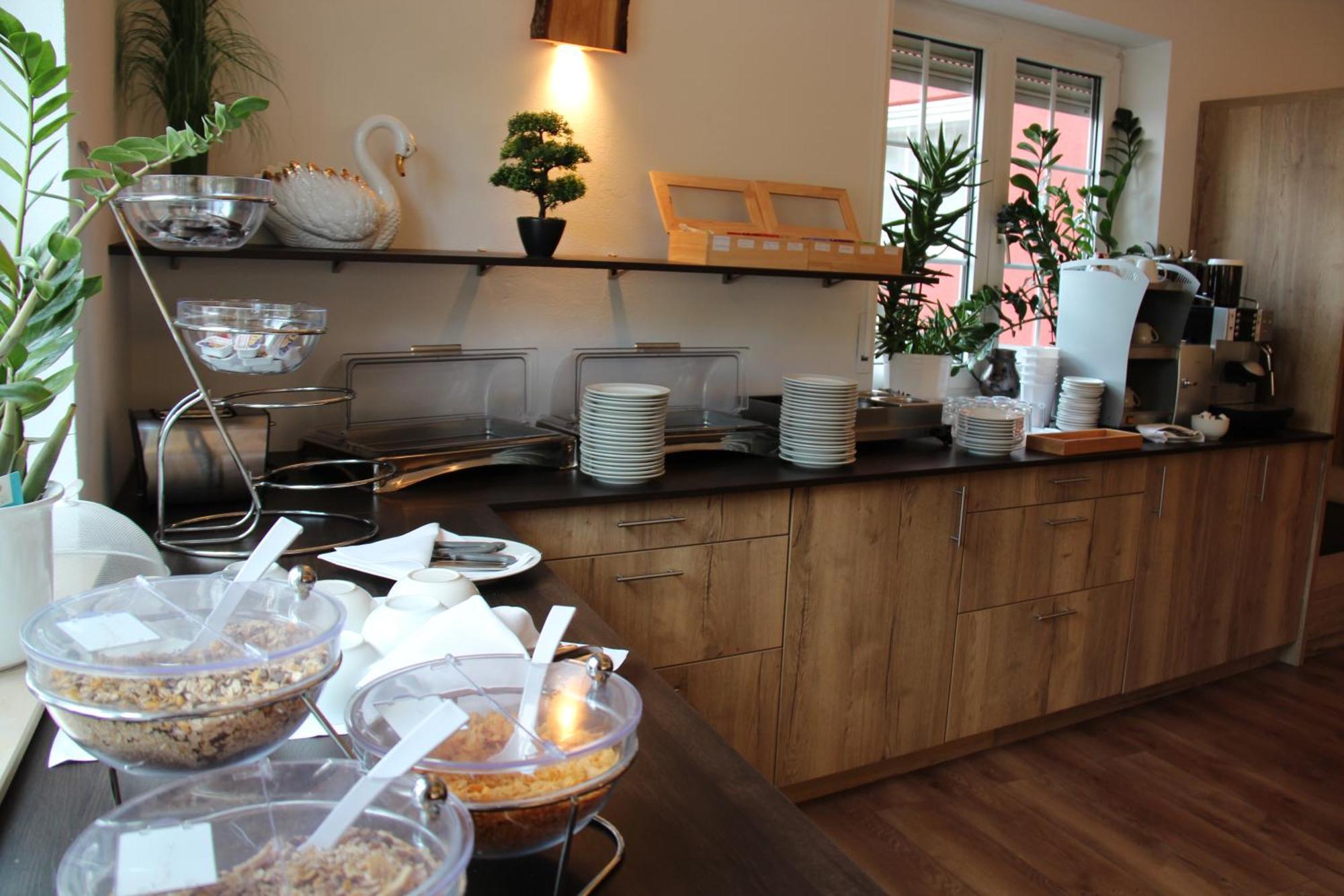 Hotel Restaurant Adria Kroatien Bad Ems Exteriör bild